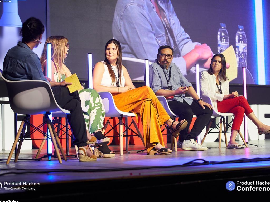 ឱកាសស៊ីសង: រៀបចំយុទ្ធសាស្ត្រឌីជីថលដើម្បីកែលម្អនិងបង្កើនអាជីវកម្ម